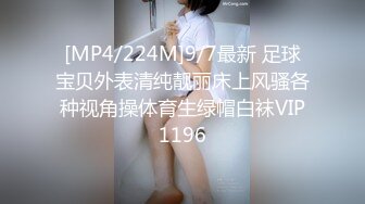 夫妻日常 看自己镜子里的骚样 不看 这么骚的逼应该找几个男人来操 不要 老公像狗一样趴在我身上操 调教3P的路上