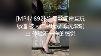 群P游戏，年纪小哥爆草熟女阿姨，躺在床上享受阿姨的口活