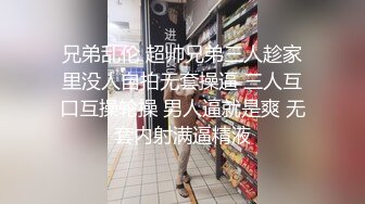 情侣忍不住在公共厕所干了起来