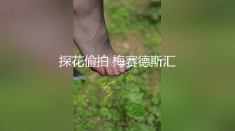 年轻小夫妻各玩各的，白虎穴龟头在上面不停的摩擦