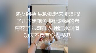 摄影师模特群约拍S级身材极品一字马女模，问她私底下表现怎么样，话里话外暗示她要潜规则，结果激情啪啪，对话精彩淫荡