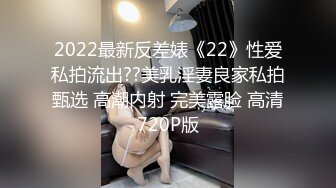 高级商场厕所偷拍到的极品身材疑似空姐的制服妹子，木耳已黑，带着口罩遮不住的美，腿也很美 (1)