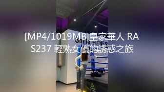 真实商场试衣间偷拍 某领导和情人竟在试衣间里搞起来了 外面很多人在讲话 露脸