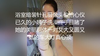 颜值不错的妹子镜头前被小哥调教，情趣狗链栓着给小哥口交