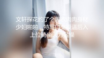 后入女友和闺蜜的两个穴，两种淫液的润滑