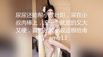 新来的平面美女模特一个人陪狼友嗨，初次下海还有点放不开，跟狼友互动撩骚， 揉奶玩逼自慰呻吟都黑木耳了