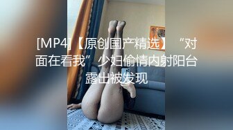 邪恶的房东偷藏摄像头暗中偷窥大奶子少妇洗澡