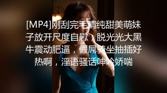 两个高颜值苗条女神一笼二凤玩得可爽了