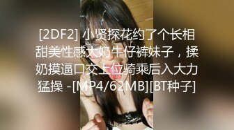 商场女厕全景偷拍美女店员的极品美鲍鱼