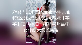 潜入办公楼近距离偷拍美女职员的小嫩B