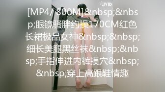 [MP4]短发美女近期下海！外表甜美骚的很！撩起衣服揉奶，特写视角假屌抽插