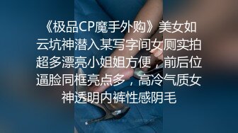 老婆在直播老公在旁边看