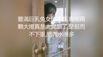 长相甜美的妹妹穿银色睡衣，聊聊性事男友