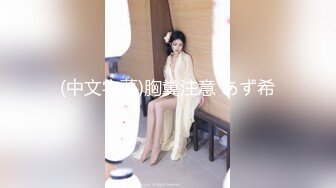 漂亮纹身女不穿内内尿完洗一下BB