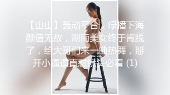 开裆黑丝骚逼被操到充血