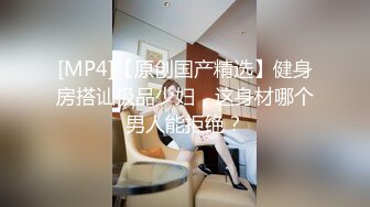 大学生小哥买个高清偷拍设备躲进商场女厕洞中移动偷拍美女尿尿