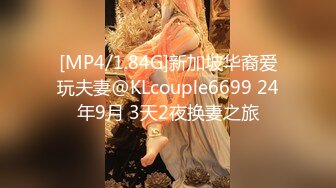 《极品CP魔手外购》色胆包天坑神潜入某公司女厕独占坑位隔板缝中现场实拍超多美女小姐姐方便，脸逼同步前后拍太顶了 (6)