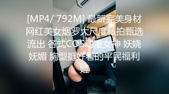 非常敞亮的戶外主播小甜甜露臉直播，陽光明媚開檔絲襪野外勾搭男人，飢渴難耐直接扒光後入爆操表情太淫蕩