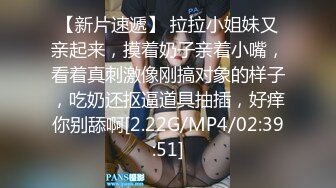 时髦女孩，没料到有一天也会被偷拍上厕所，这屁股真是白 好喜欢哦！