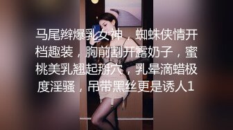 安防酒店偷拍 长屌小哥后入外星人头像内裤女友射她后背