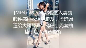 妹子脱光衣服,在街道上来回走,还好没有人不然被看光