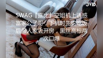 乖女儿露脸跟妈妈一起，被妈妈扒光了吃奶玩逼AV棒摩擦阴蒂