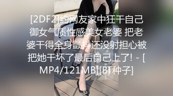 3和大嫂的乱伦史大嫂越来越骚，家里人刚走就穿着黑丝开始勾引小钢炮