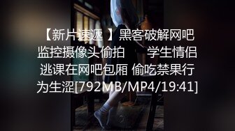 街头小情侣躲在楼梯口给男友吃鸡鸡