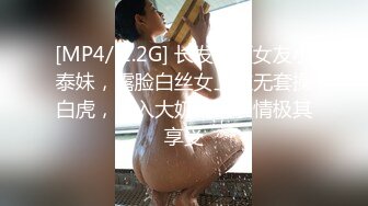 大眼长发美御姐胸膜，自己手指掰穴自慰，巨乳奶子乳晕很大，表情太撩人