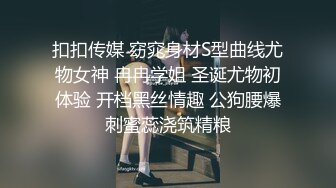 眼睛笑得眯成了月亮，真好看的风韵少妇，邀约她过来帮忙推油打飞机，顺便喂她饱吃一顿鸡巴 嘿嘿~