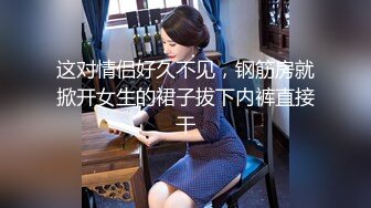 苗条瘦瘦的妹子和帅气男友办公桌前啪啪做爱后入