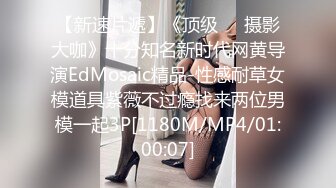 [MP4]满背纹身吊带长裙！性感少女激情自慰！无毛极品肥穴，地上假屌骑坐