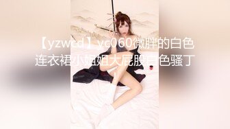 《居家摄像头破解》漂亮学生妹在家也会按耐不住摸逼玩几下❤️边看手机啪啪小视频边玩穴 (1)