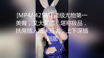 极品白皙大奶少妇露脸跟大哥激情啪啪大秀直播，各种口交大鸡巴让大哥吃奶，主动上位爆草干出白浆舔干净继续