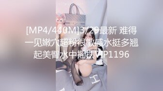 ✿淫妻盛宴✿谁能想到在外端庄大方的媳妇，很多人眼里的女神，在人后如此淫荡，在老公面前把别人射完精液的鸡巴舔干净