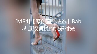 黑客破解家庭网络摄像头小超市监控偷拍秃顶老板半夜看黄片雄起弄醒媳妇啪啪用手机点头补光