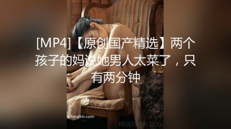 双马尾卡哇伊面罩萌妹和炮友激情啪啪，白色开档丝袜跪着口交，上位骑坐抽插猛操，翘起屁股一下下撞击呻吟