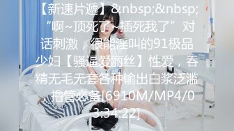 女大学生自己坐在上面动