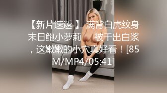 药房的小美女，走了好远去上厕所，为了拍下，我也跟着走了好远，幸好拍下来了！