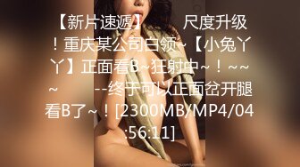 两个精壮小夥调教40多岁老母狗，壹前壹後双洞齐开，这年纪女人欲望太强了