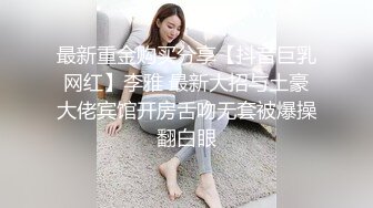 猥瑣帥氣小夥星級酒店開房現場直播高價約了個肥臀人妻熟女少婦啪啪 跪舔雞巴騎乘半蹲姿勢後入幹得直叫求饒 國語對白