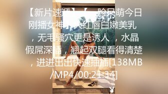 【魔手外购】美女如云！色胆包天坑神潜入商场女厕，前后位逼脸同框，特写偸拍多位小姐姐方便 (2)