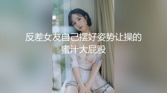 时尚运动小姐姐户外锻炼做俯卧撑白色内内清晰可见引诱男友拔出鸡巴深喉跑道上就开始啪啪