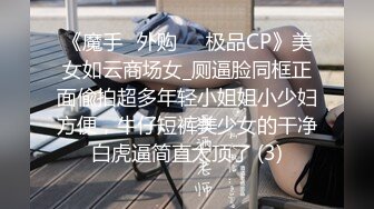 KTV包厢内与18岁漂亮传播妹琳琳使劲摇，她拿麦唱歌，我棒棒插穴！