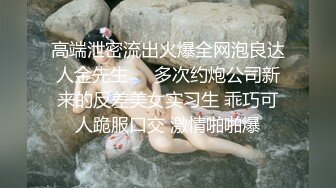 捆绑，刮毛，滴蜡，灌肠，爆菊，新晋小夫妻花样多居家各种玩，绑在椅子上大黑牛震动插嘴，无毛肥逼滴蜡炮击插入