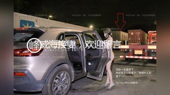 熟女少妇水晶道具深插白虎穴，掰开大腿来回进出虎穴，淫水很多呻吟不止