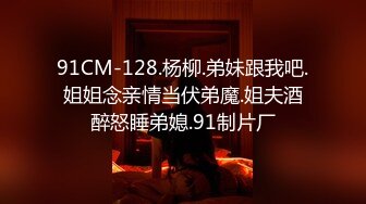 在女友楼下车震。女友：受不了啦你太用力啦，我好舒服  男：骚逼夹得我好舒服，喜不喜欢被爸爸顶！