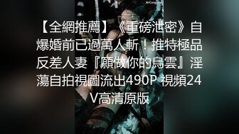 街边小饭店老板娘创业不易,後厨和老公啪啪,食品冰箱前蹲地撒尿