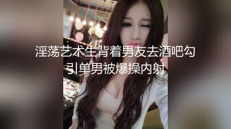 金发极骚唇钉外国熟女，丁字裤网袜扣穴调情，骑在身上扭动臀部