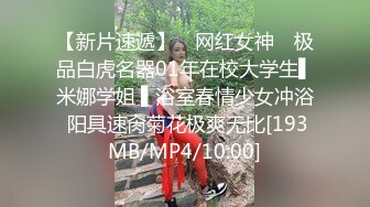 《极品CP魔手外购》全景逼脸同框偸拍Club夜场女蹲厕超多时尚靓妹方便 意外收获性急小情侣口交后入快餐式性爱 (1)